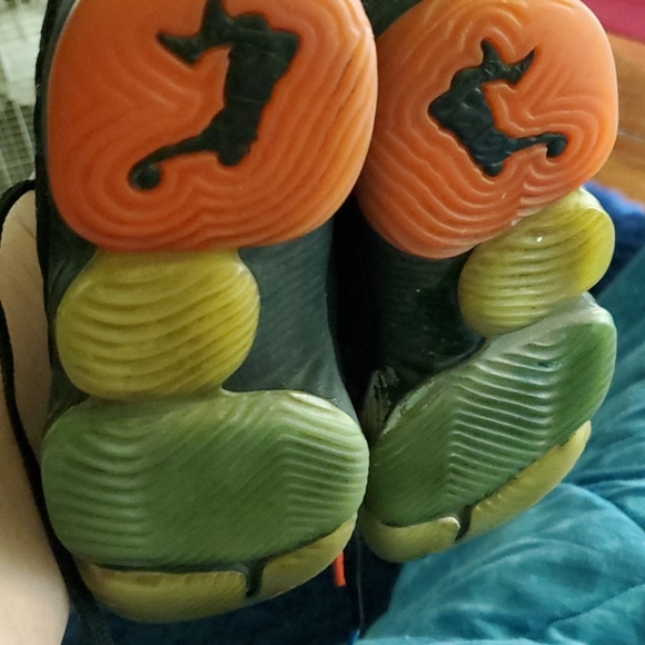 LeBaron James shoes - Picture 2 of 3